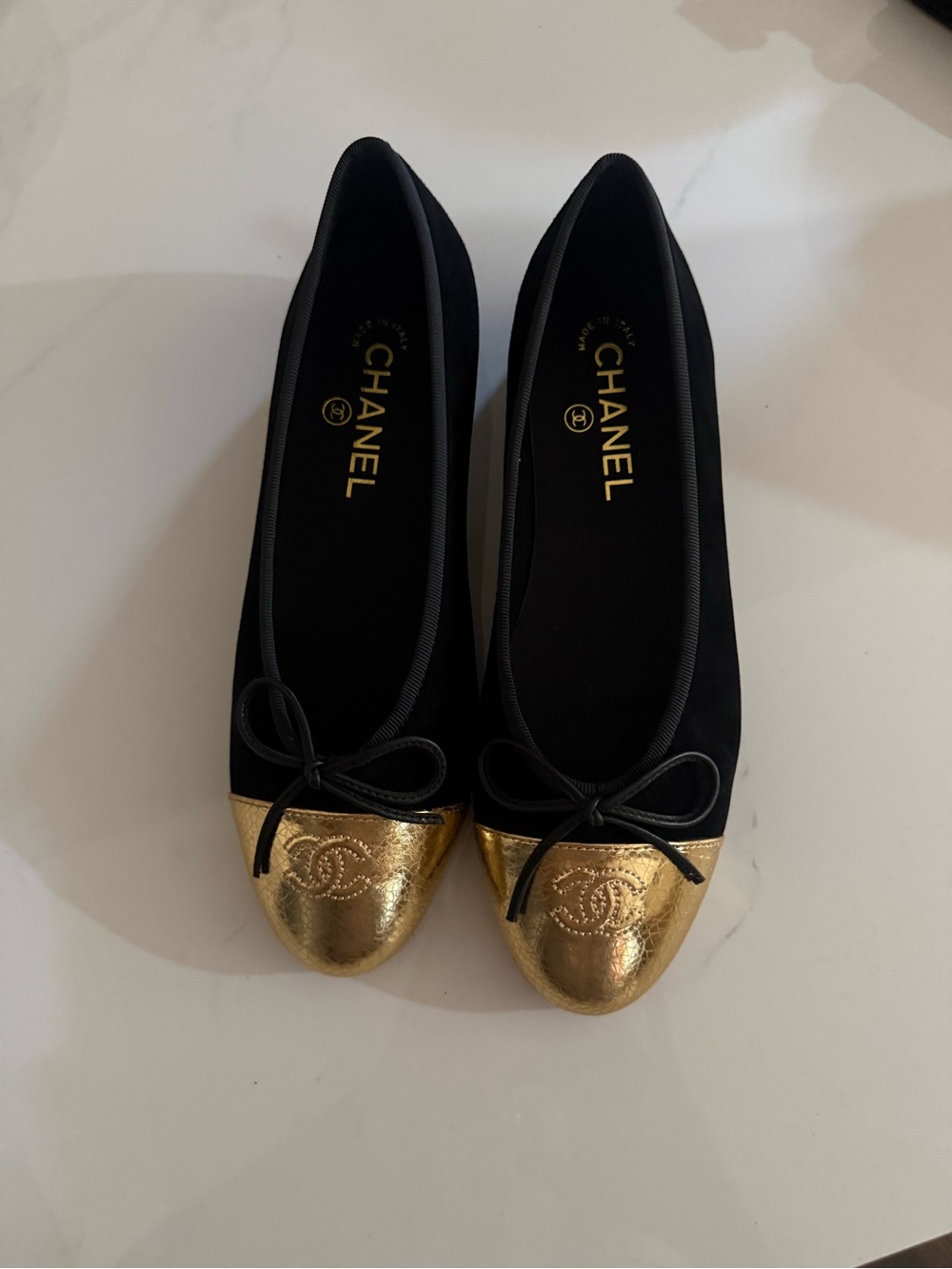 Black and Gold Leather Cap-Toe Ballet Flats Shoes. - Picture 2 of 4